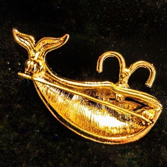 Unique Enamel Blue Whale Brooch Pin - Picture 3 of 5